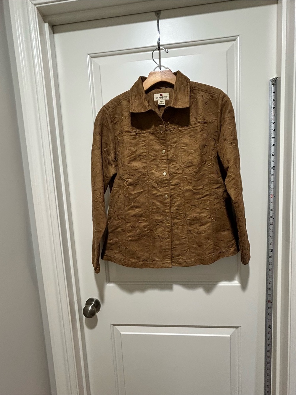 Woolrich women’s size M Brown Quilted Button-Front Top with Subtle Pattern